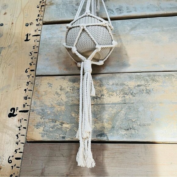 Macrame plant hanger - Picture 6 of 6